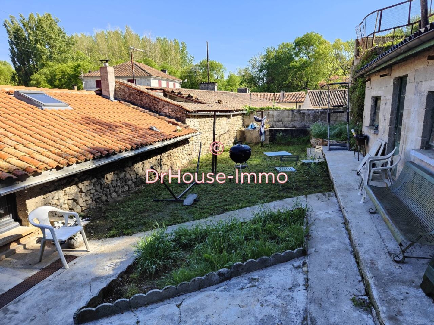 Maison 5 pièces de 105 m² - Saint-Brice (16100)