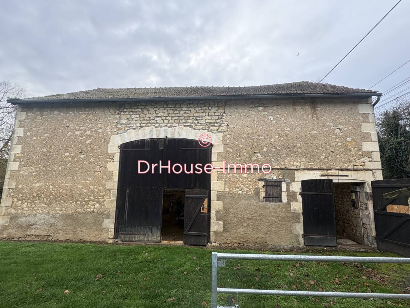 Maison 1 pièce de 100 m² - Valdivienne (86300)