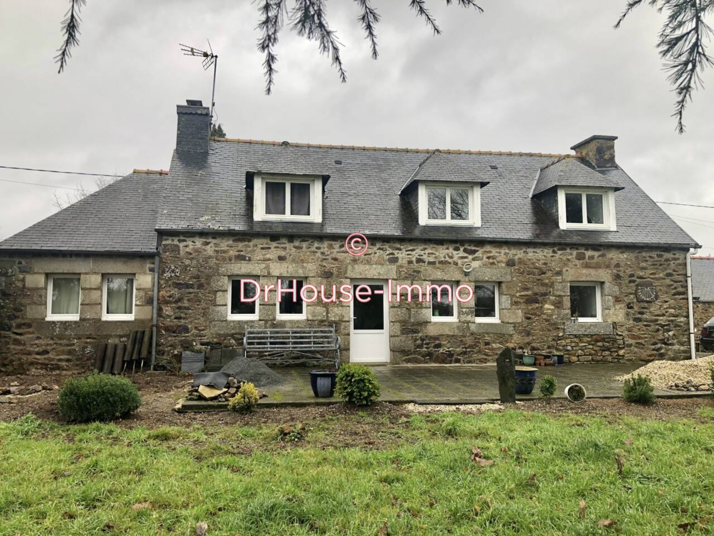 Maison 4 pièces de 96 m² - Plusquellec (22160)