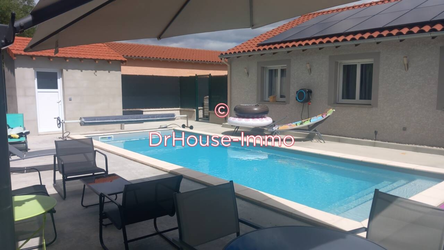 Maison 8 pièces de 230 m² - Saint-Germain-Laprade (43700)