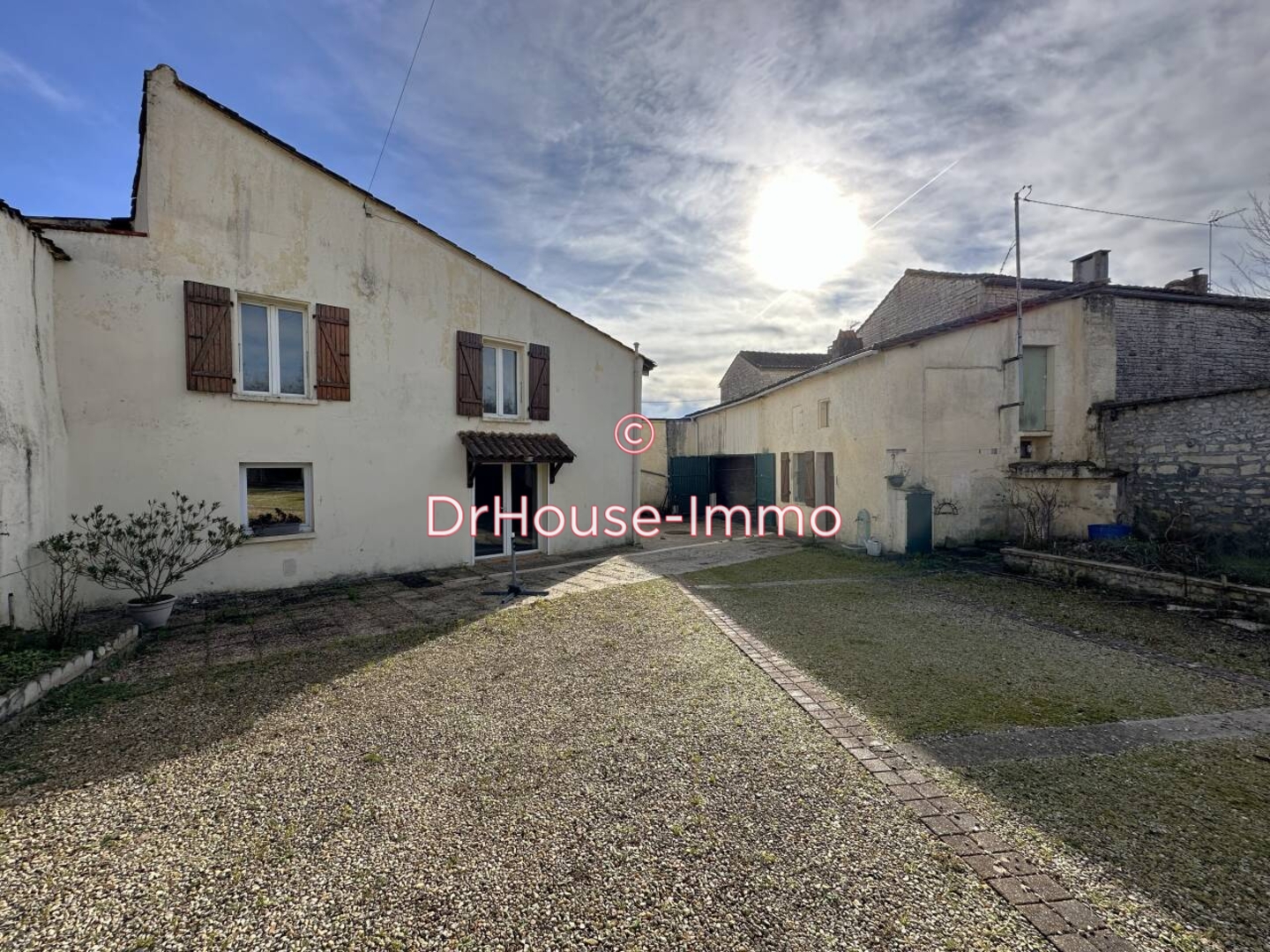 Maison 4 pièces de 95 m² - Douzat (16290)