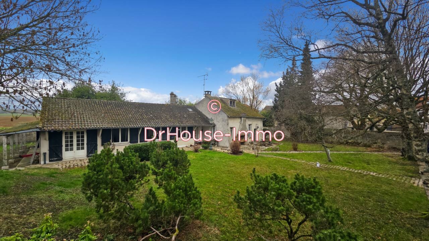 Maison 8 pièces de 230 m² - Nozay (91620)