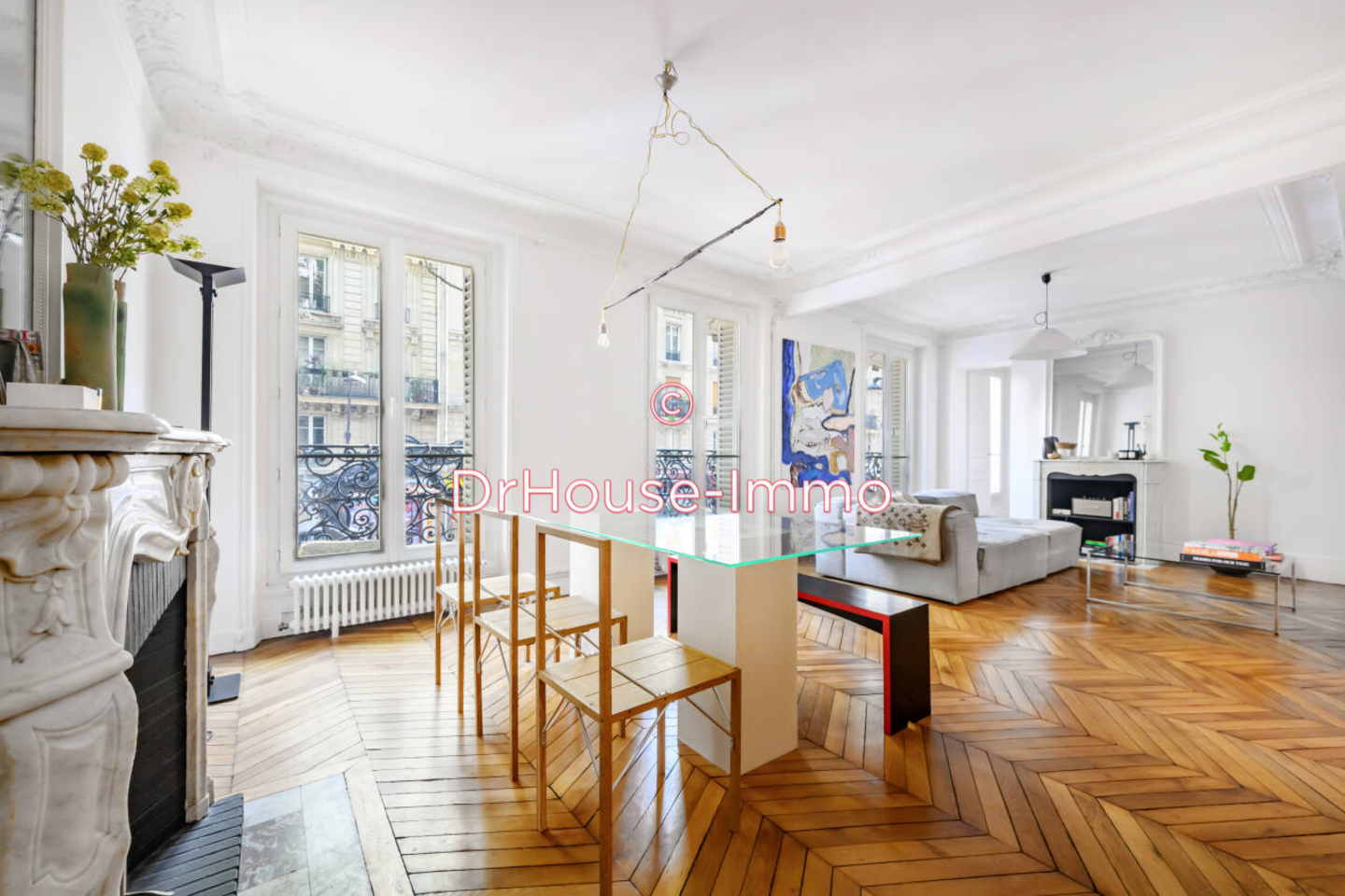 Appartement 3 pièces de 79 m² - Paris (75010)