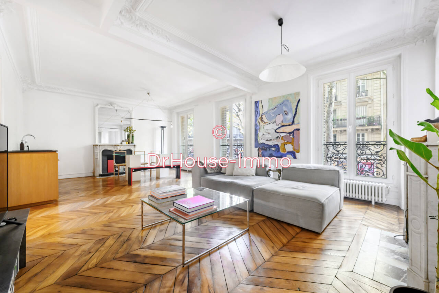 Appartement 3 pièces de 79 m² - Paris (75010)