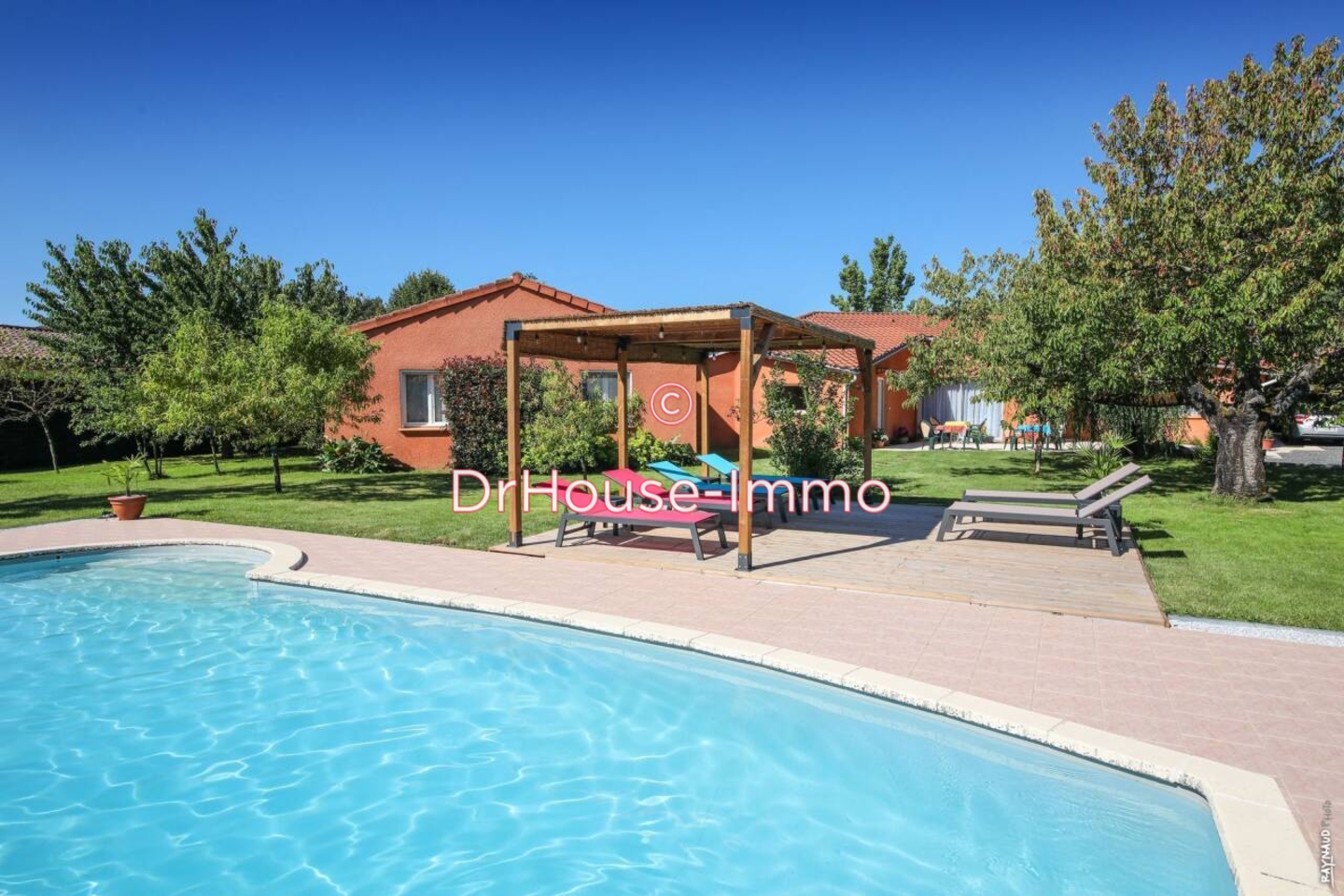 Maison 8 pièces de 225 m² - Laboutarie (81120)