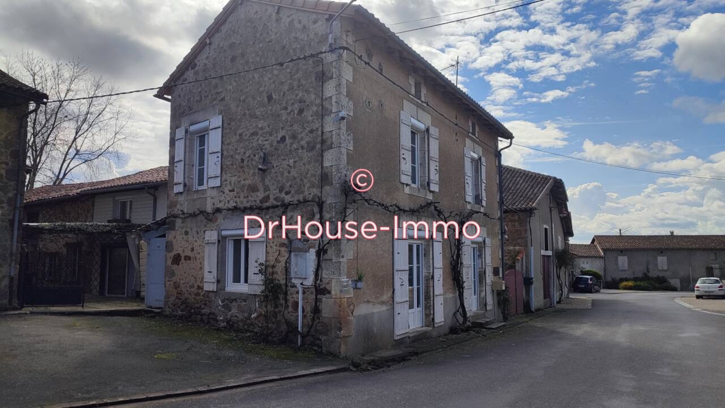 Maison 6 pièces de 154 m² - Brillac (16500)