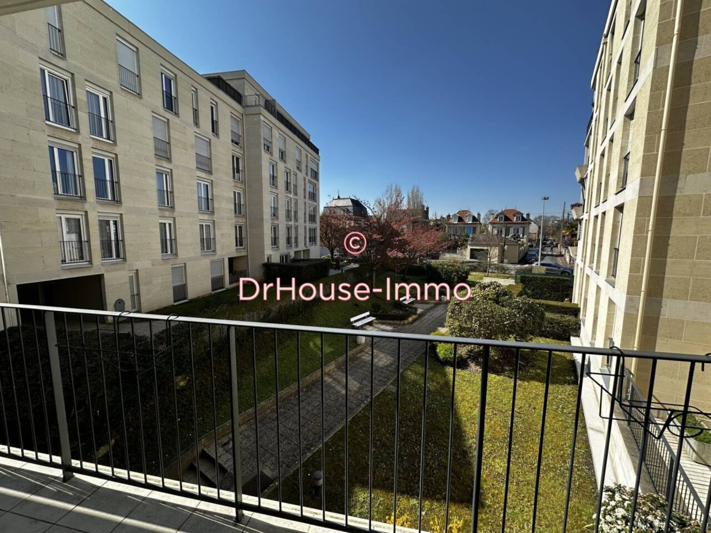 Appartement 5 pièces de 116 m² - Chatou (78400)