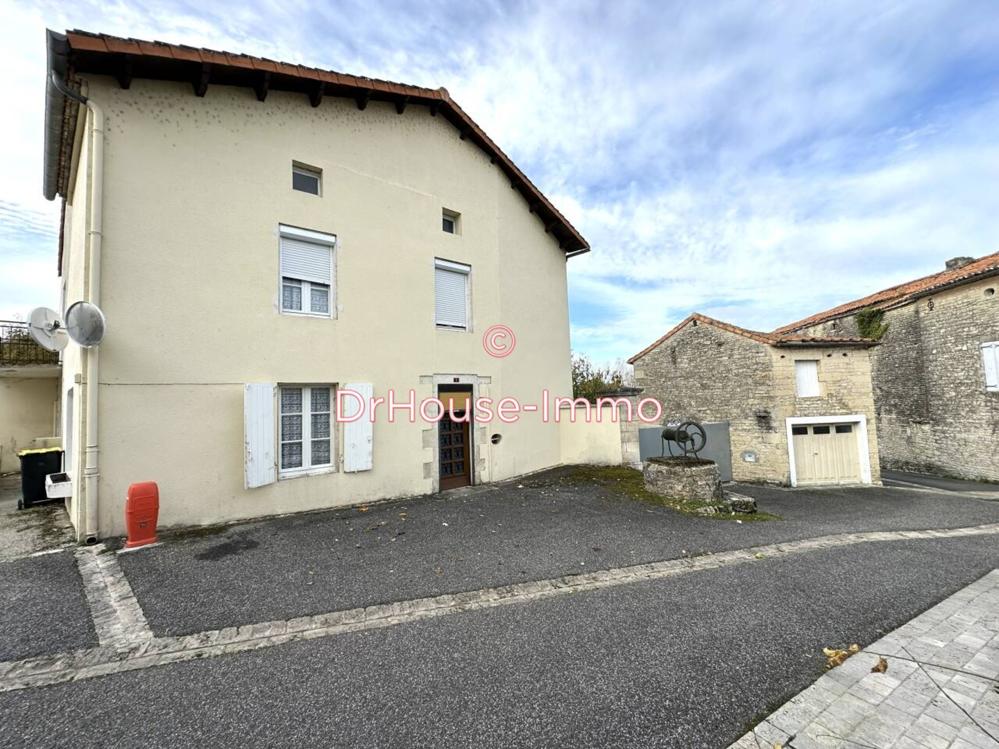 Maison 5 pièces de 128 m² - Villognon (16230)