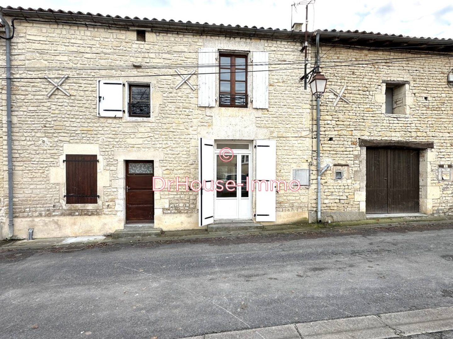 Maison 4 pièces de 90 m² - Xambes (16330)