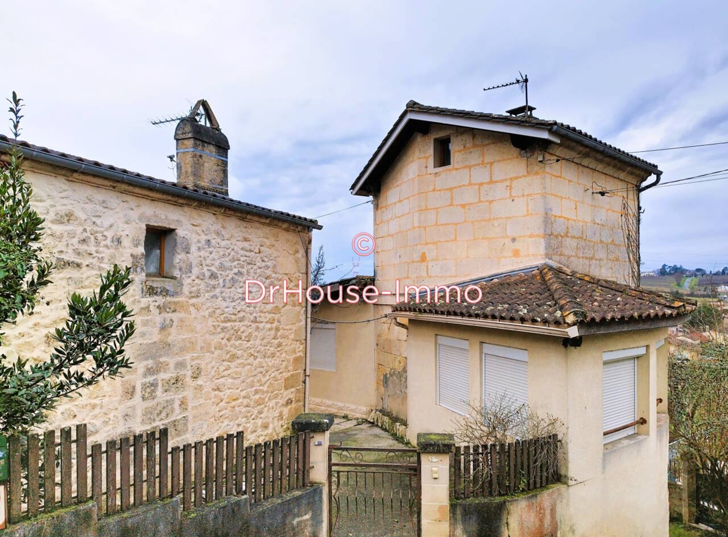 Maison 9 pièces de 200 m² - Tauriac (33710)