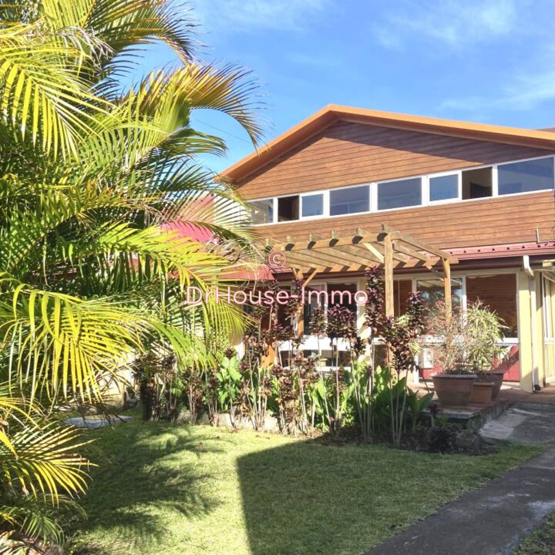 Maison 12 pièces de 258 m² - Tampon (97430)