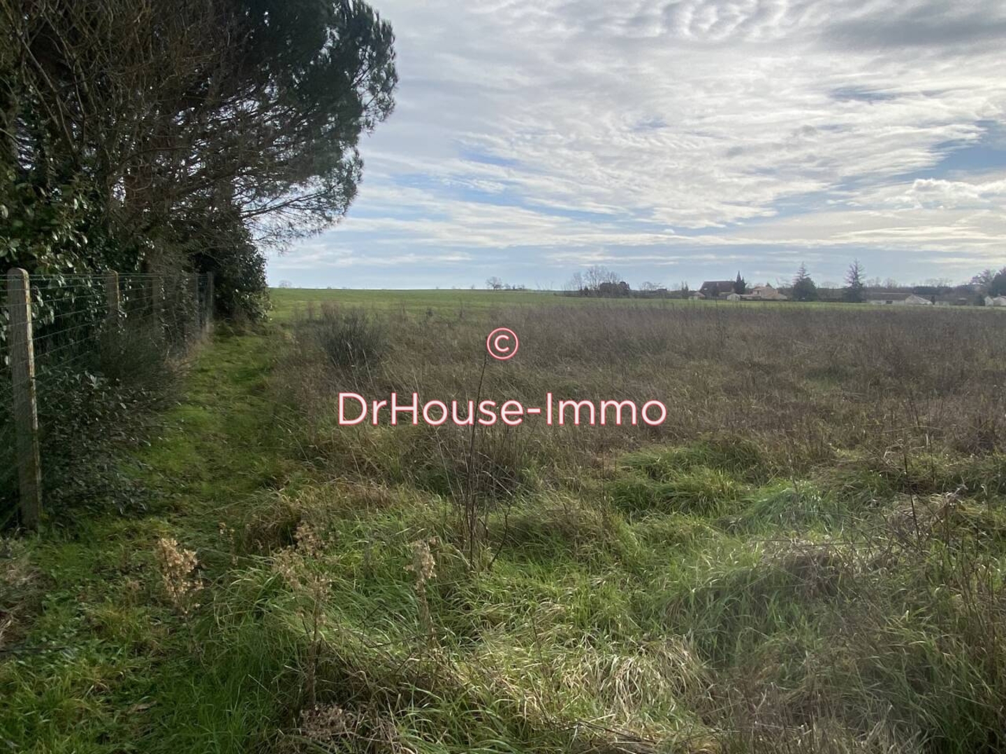 Terrain de 2 390 m² - Jaunay-Clan (86130)