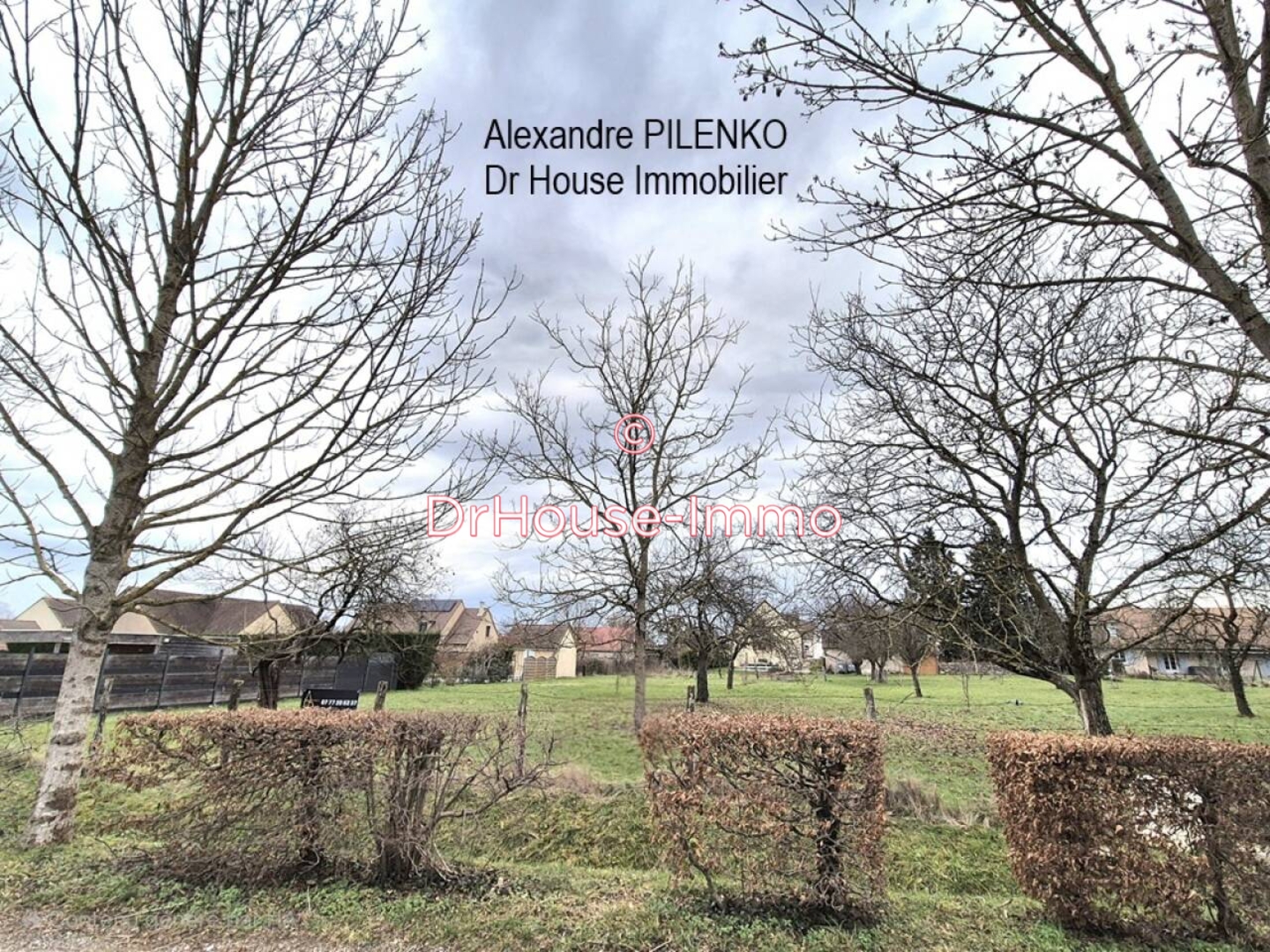 Terrain de 1 016 m² - Laives (71240)