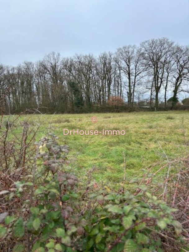 Terrain de 1 870 m² - Fleuré (86340)