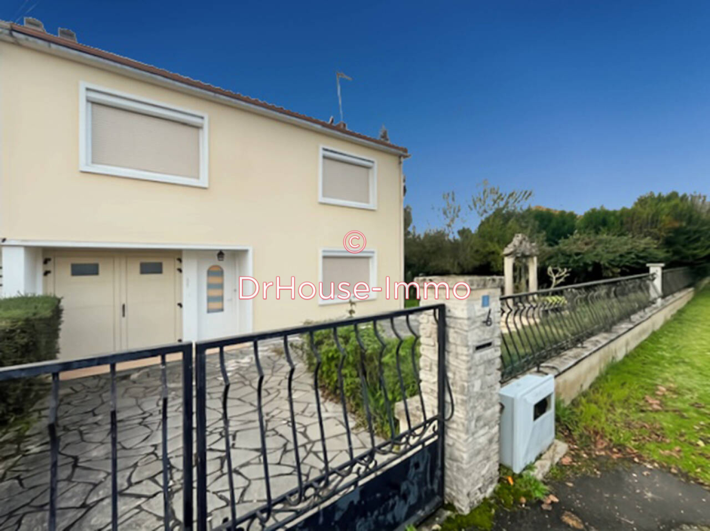 Maison 5 pièces de 95 m² - Linars (16730)