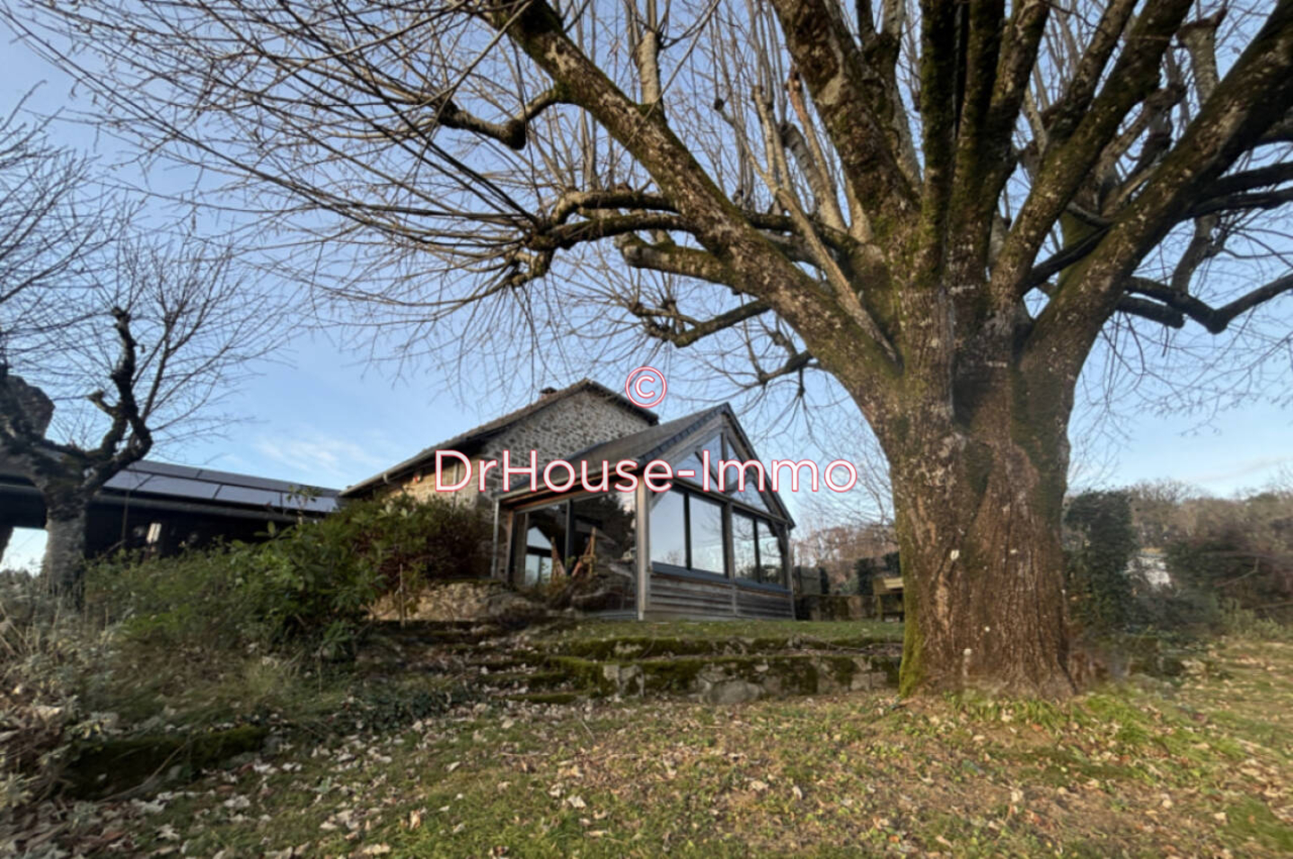 Maison 11 pièces de 230 m² - Saint-Mexant (19330)