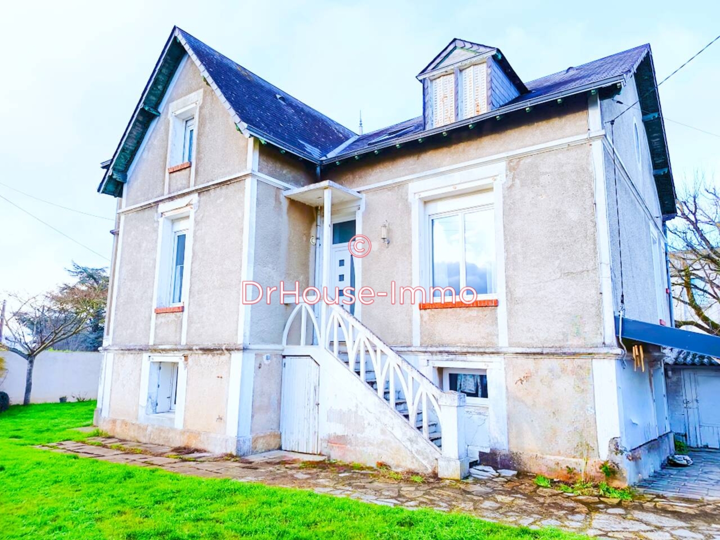 Maison 7 pièces de 210 m² - Thouars (79100)