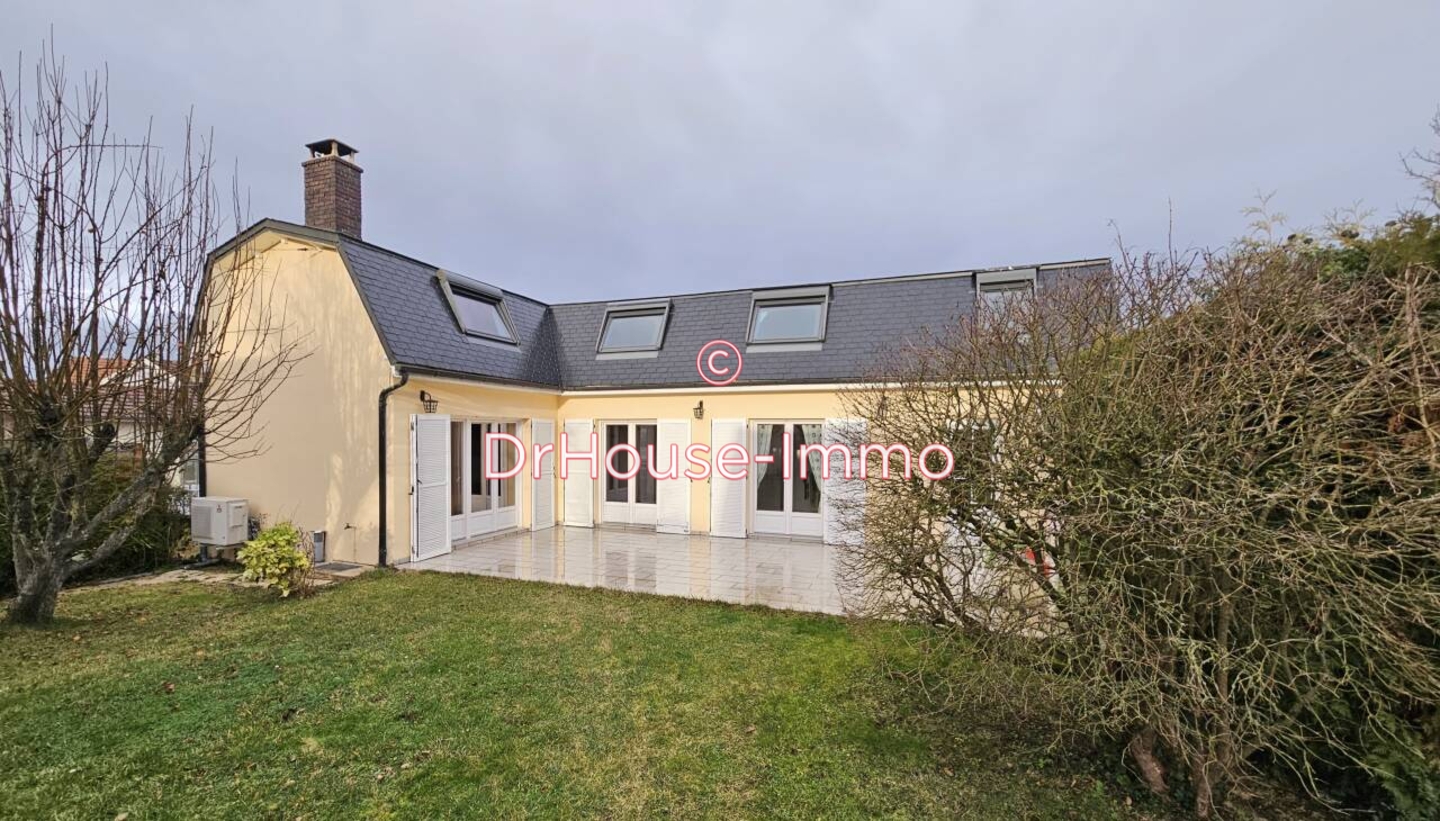 Maison 7 pièces de 167 m² - Saint-Julien-les-Villas (10800)