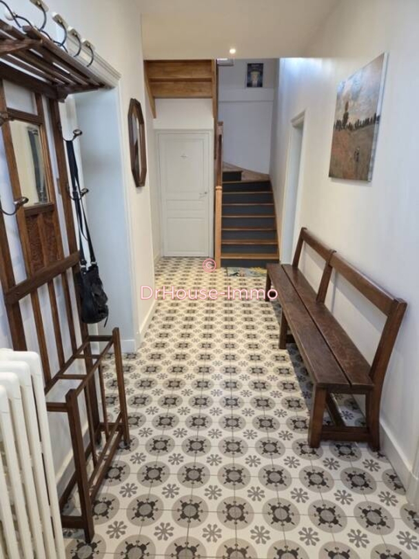 Maison 8 pièces de 258 m² - Vichy (03200)