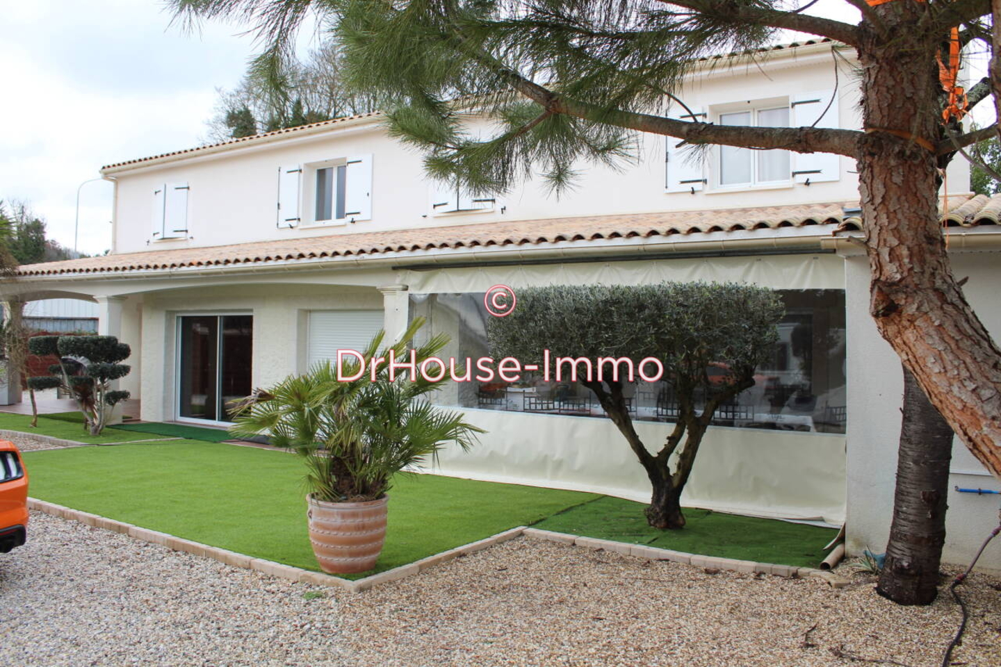 Maison 9 pièces de 225 m² - Angoulême (16000)