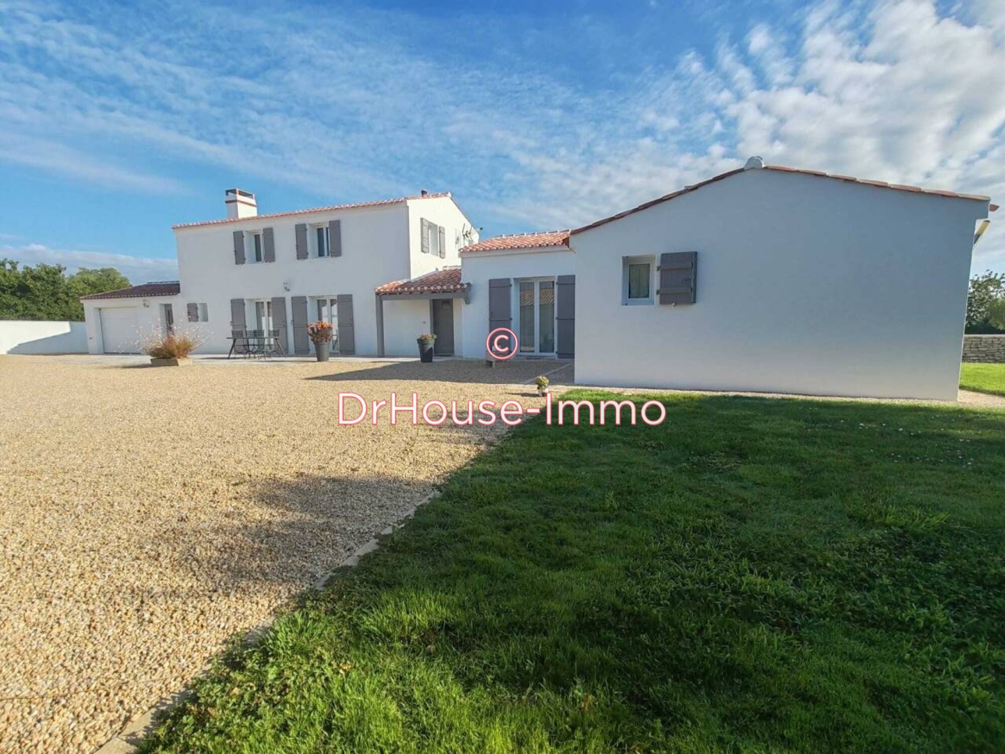 Maison 7 pièces de 184 m² - Puyravault (85450)