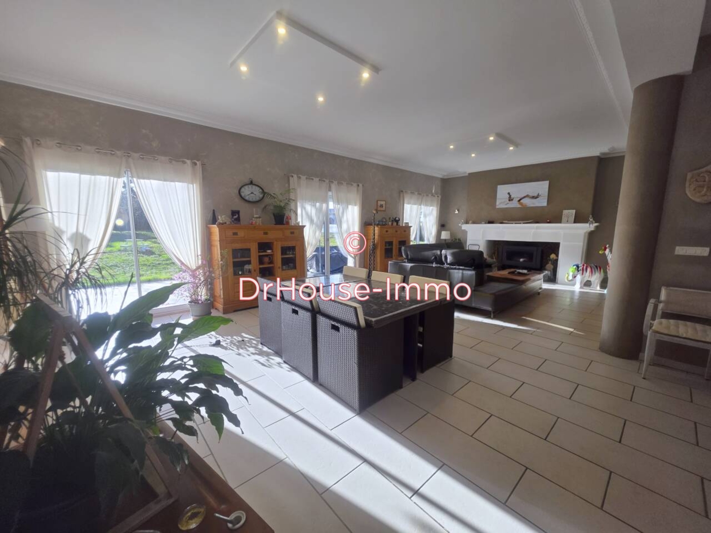 Maison 6 pièces de 198 m² - Castelnau-de-Montmiral (81140)