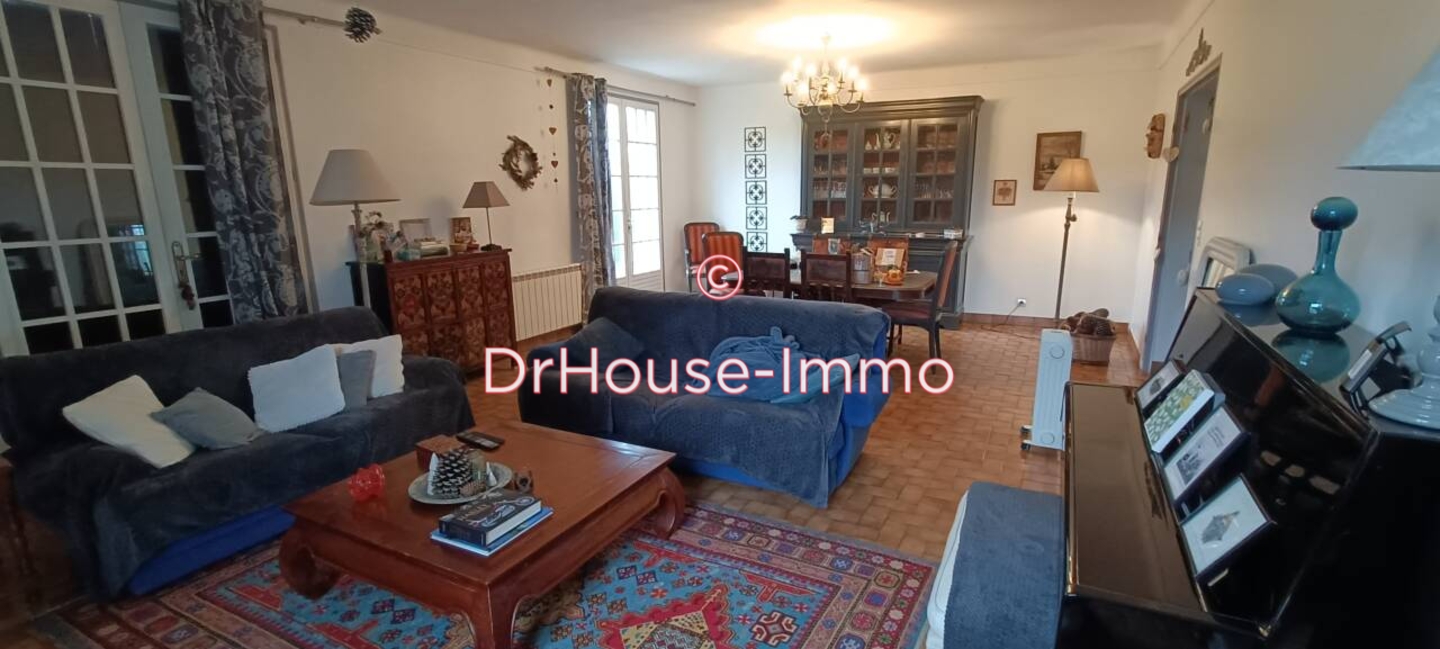 Maison 9 pièces de 235 m² - Marigné-Laillé (72220)