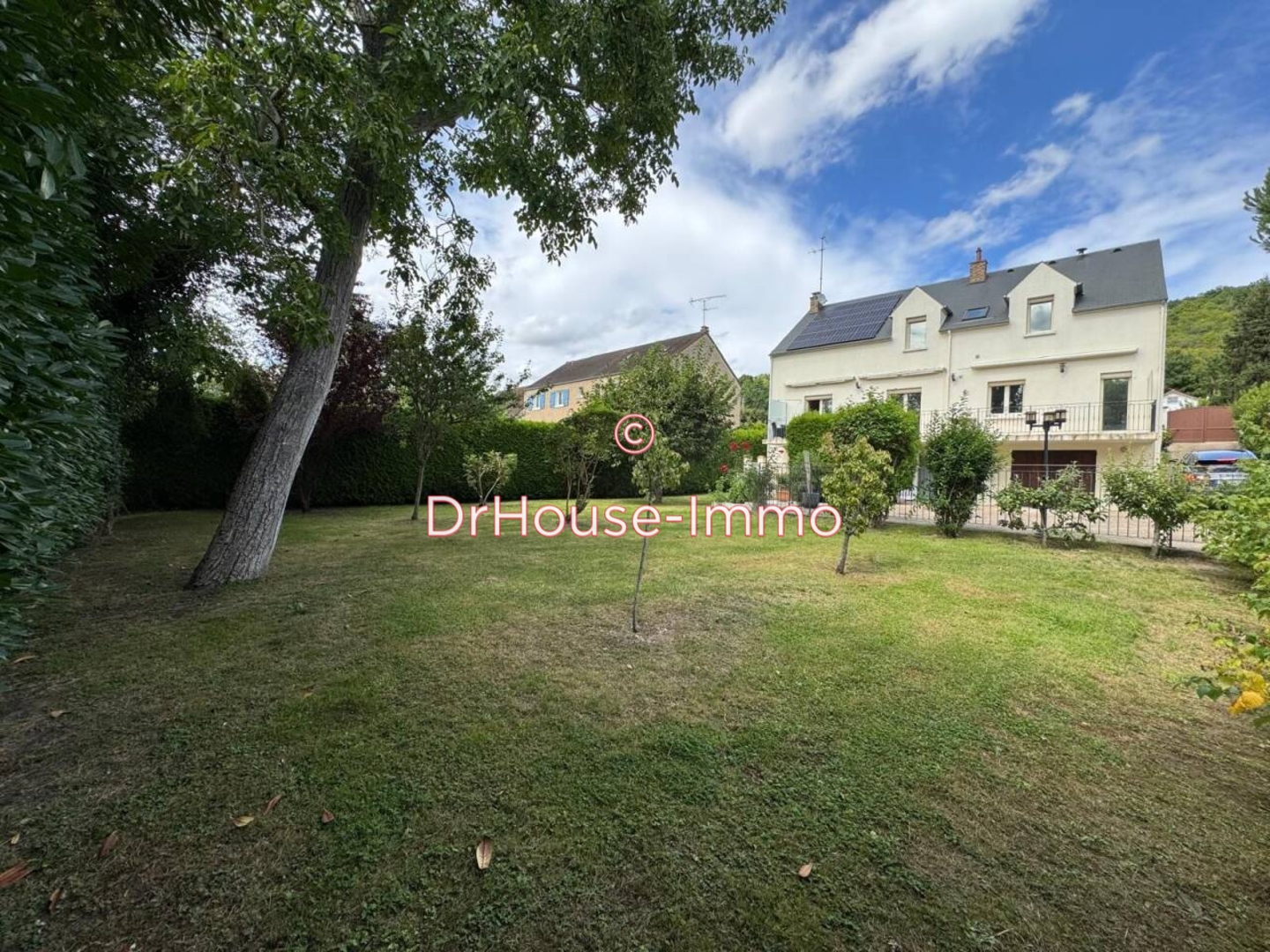 Maison 7 pièces de 213 m² - Vaux-sur-Seine (78740)