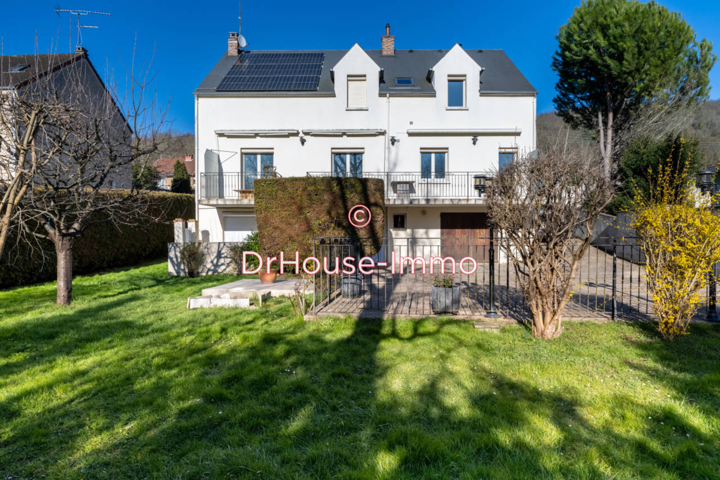 Maison 7 pièces de 213 m² - Vaux-sur-Seine (78740)