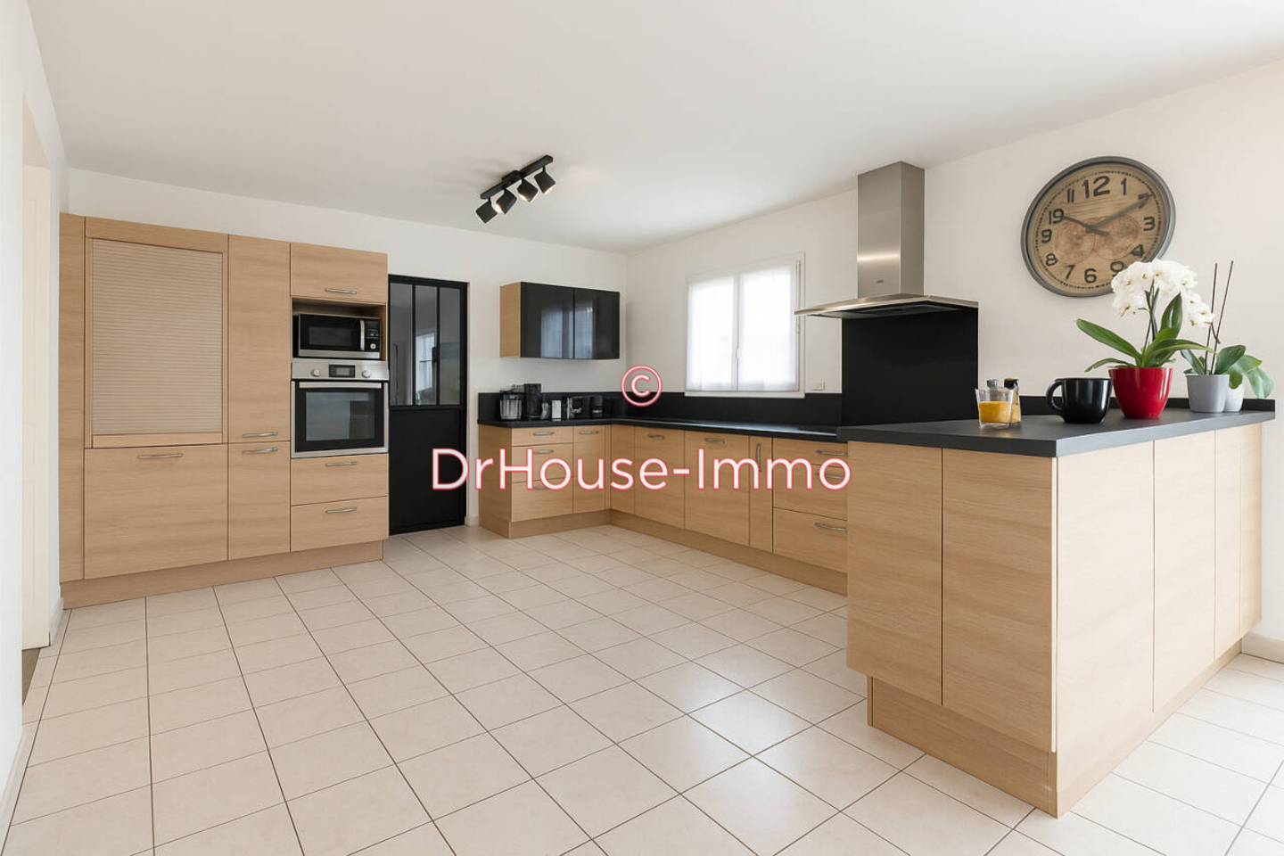 Maison 6 pièces de 160 m² - Parville (27180)