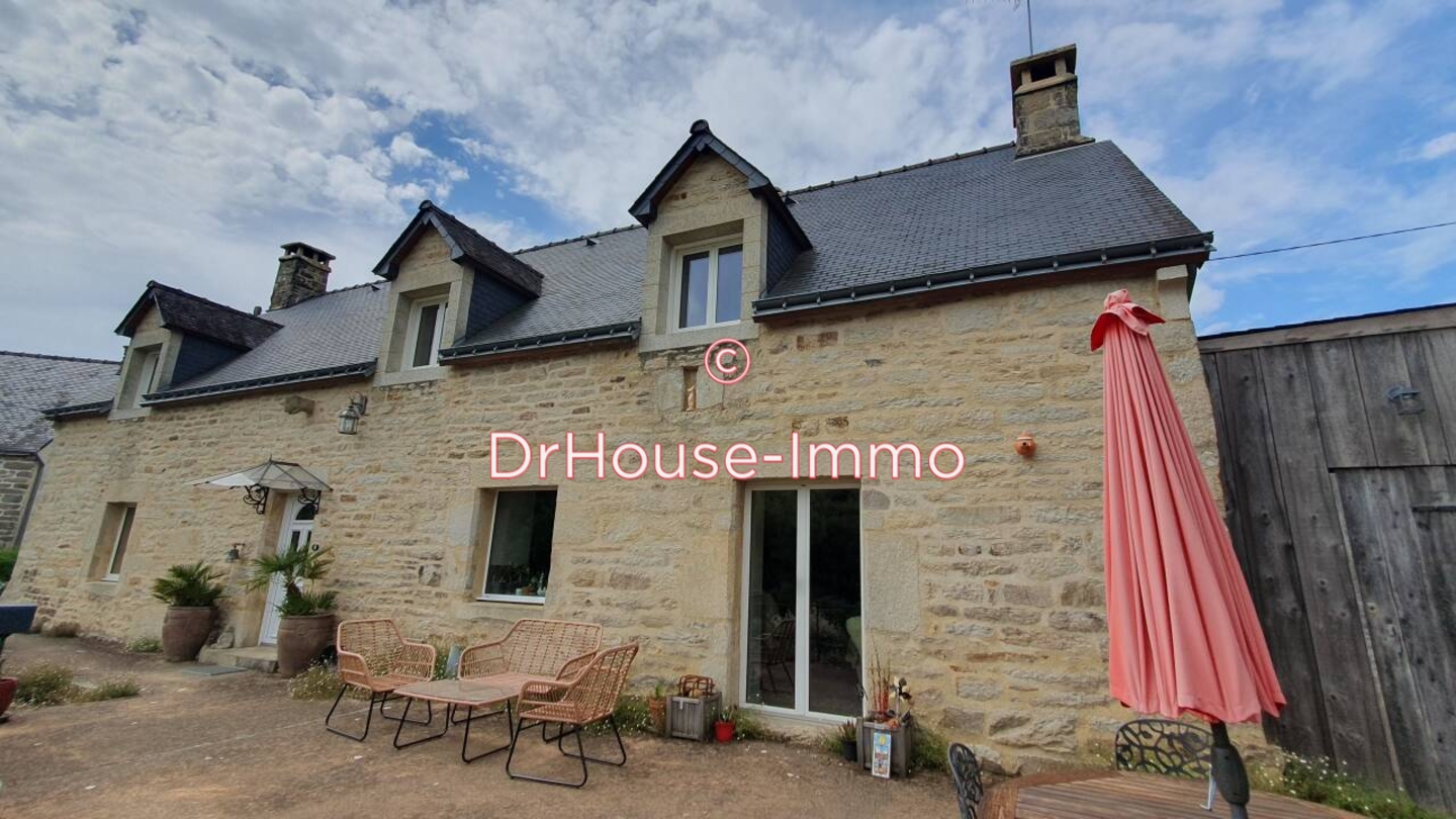Maison 6 pièces de 162 m² - Guéhenno (56420)