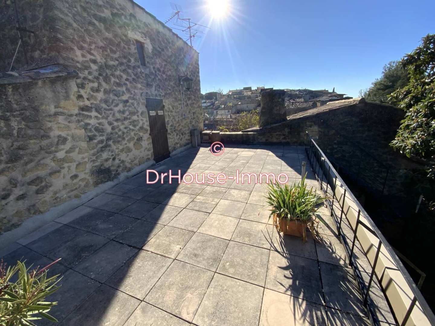 Maison 12 pièces de 260 m² - Lauris (84360)