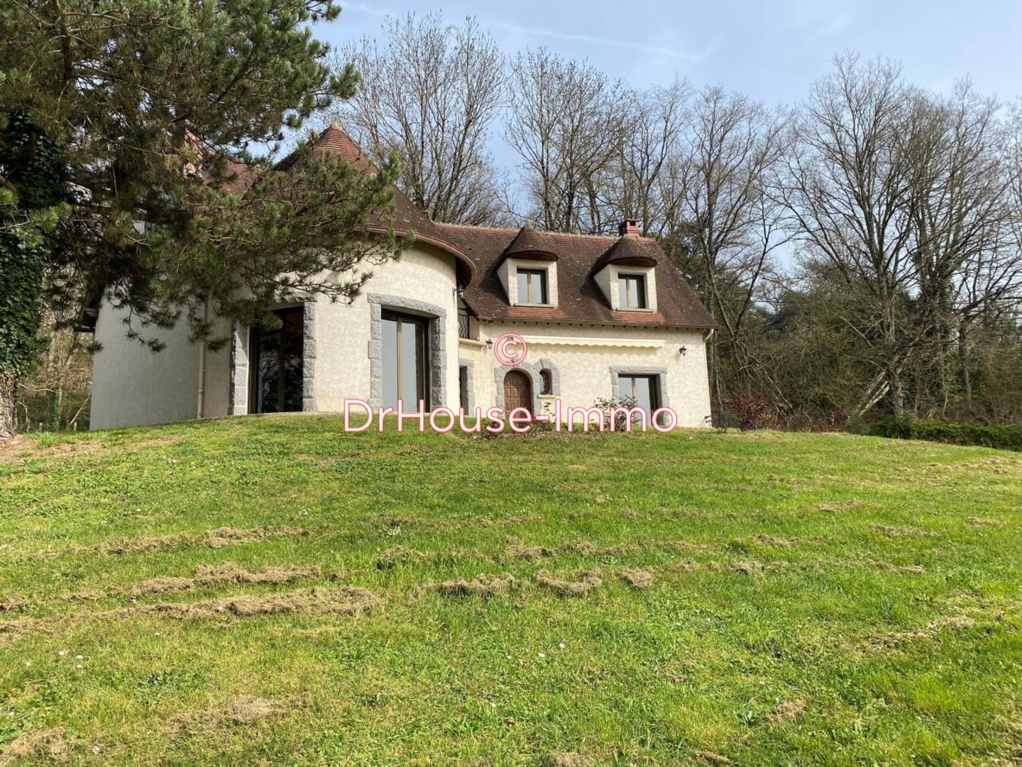 Maison 5 pièces de 185 m² - Toucy (89130)