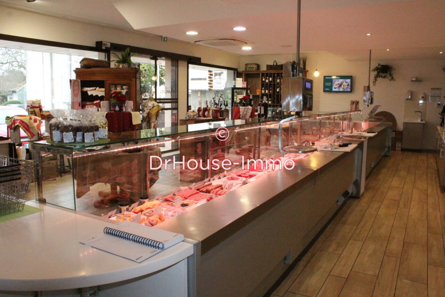 Commerce 11 pièces de 300 m² - Chabanais (16150)