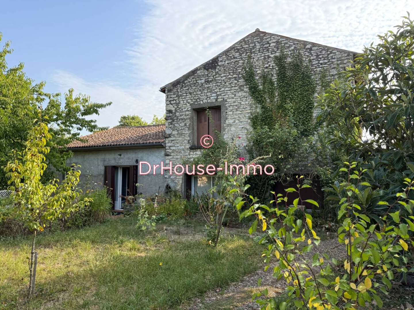 Maison 6 pièces de 130 m² - Neuville-de-Poitou (86170)