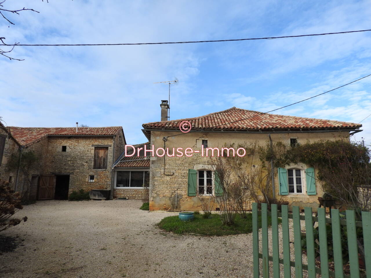 Maison 10 pièces de 218 m² - Chaunay (86510)