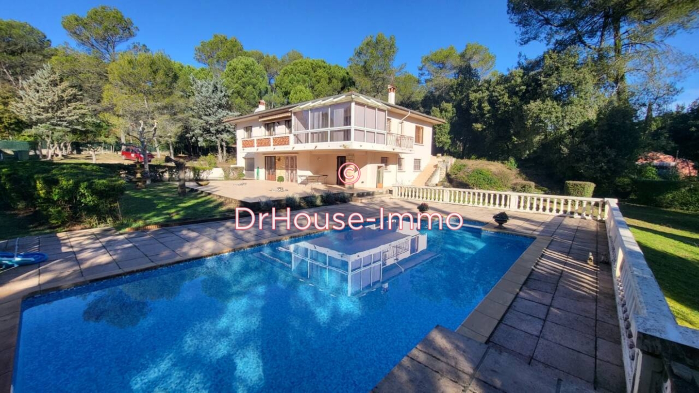 Maison 8 pièces de 204 m² - Brignoles (83170)