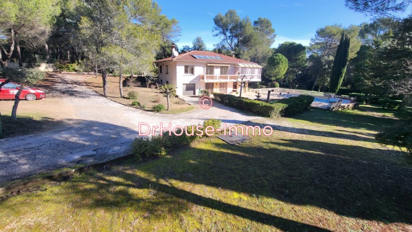 Maison 8 pièces de 204 m² - Brignoles (83170)