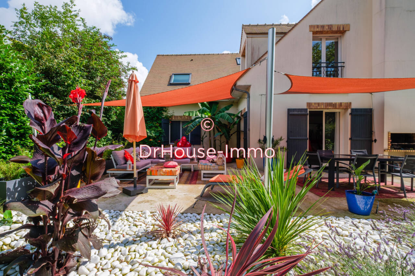 Maison 7 pièces de 229 m² - Feucherolles (78810)