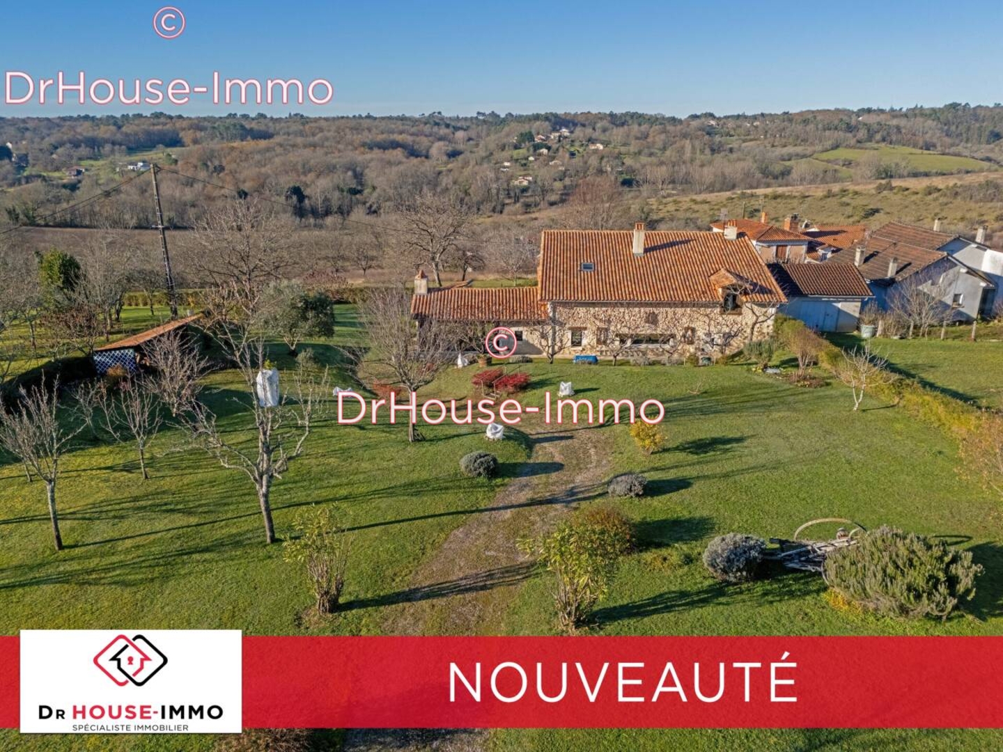 Maison 8 pièces de 330 m² - Neuvic (24190)
