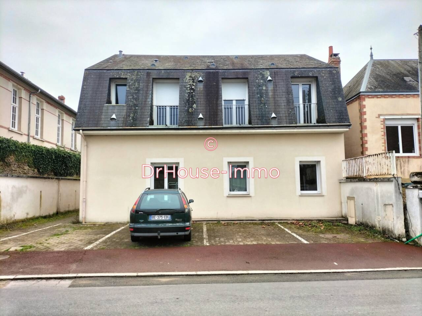 Immeuble 10 pièces de 150 m² - Mansigné (72510)