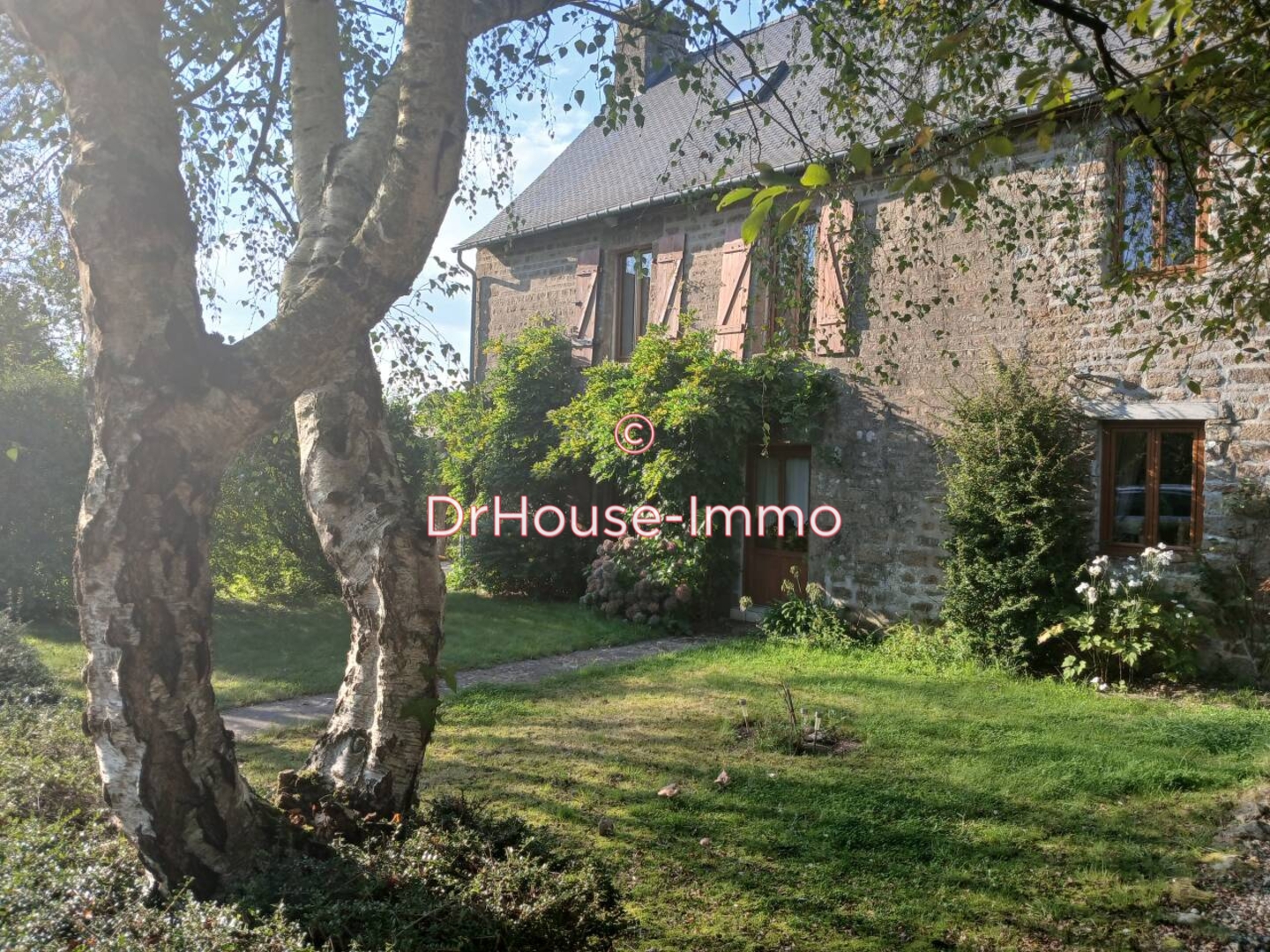 Maison 7 pièces de 161 m² - Colombiers-du-Plessis (53120)