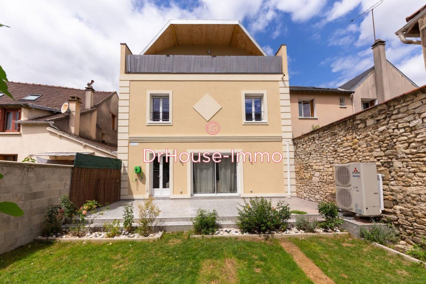 Maison 8 pièces de 190 m² - Limay (78520)