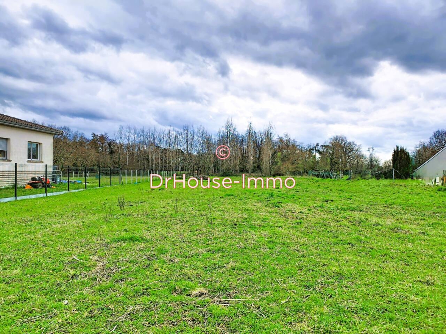 Terrain de 2 389 m² - Braud-et-Saint-Louis (33820)