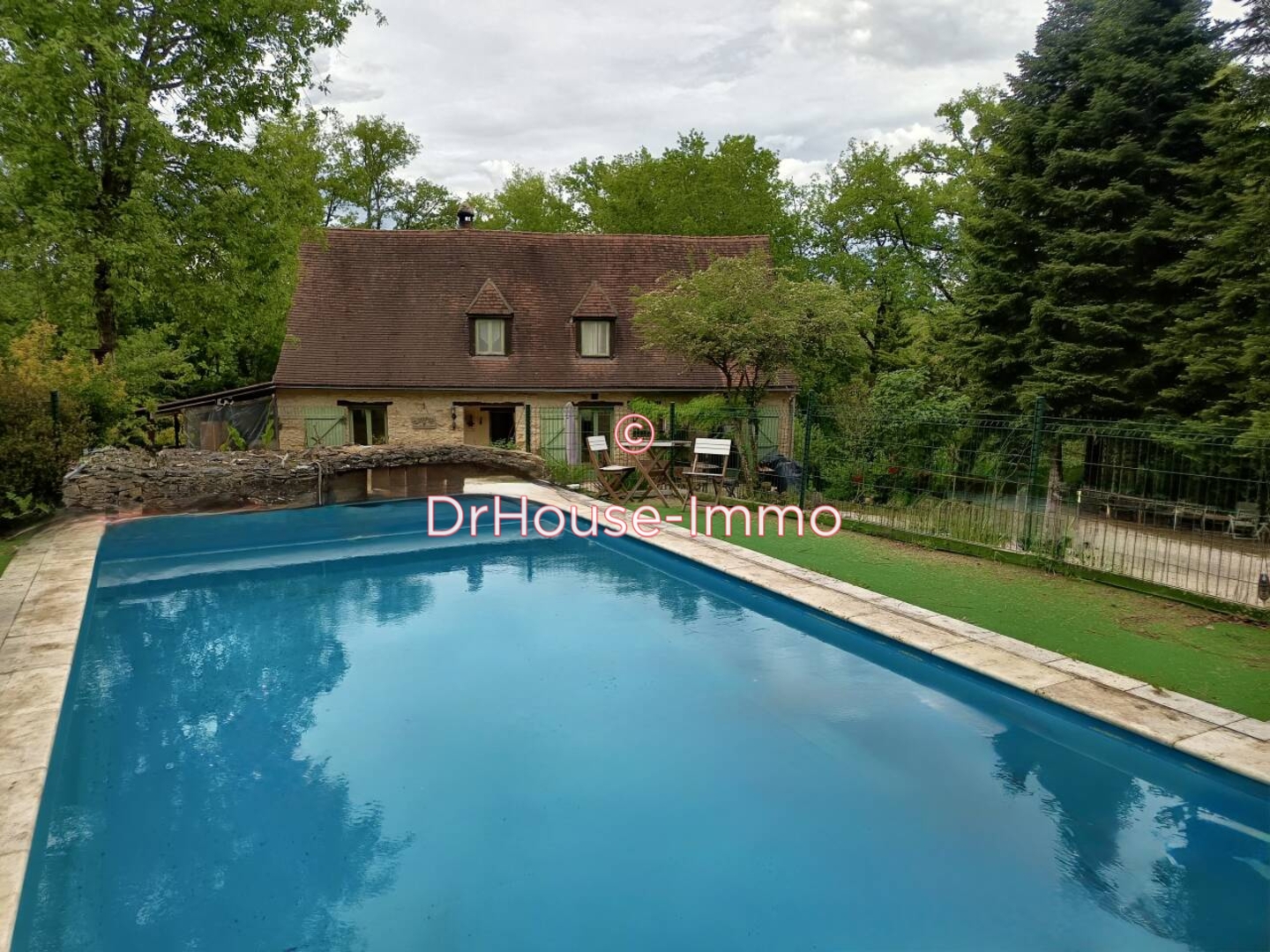 Maison 11 pièces de 245 m² - Prats-de-Carlux (24370)