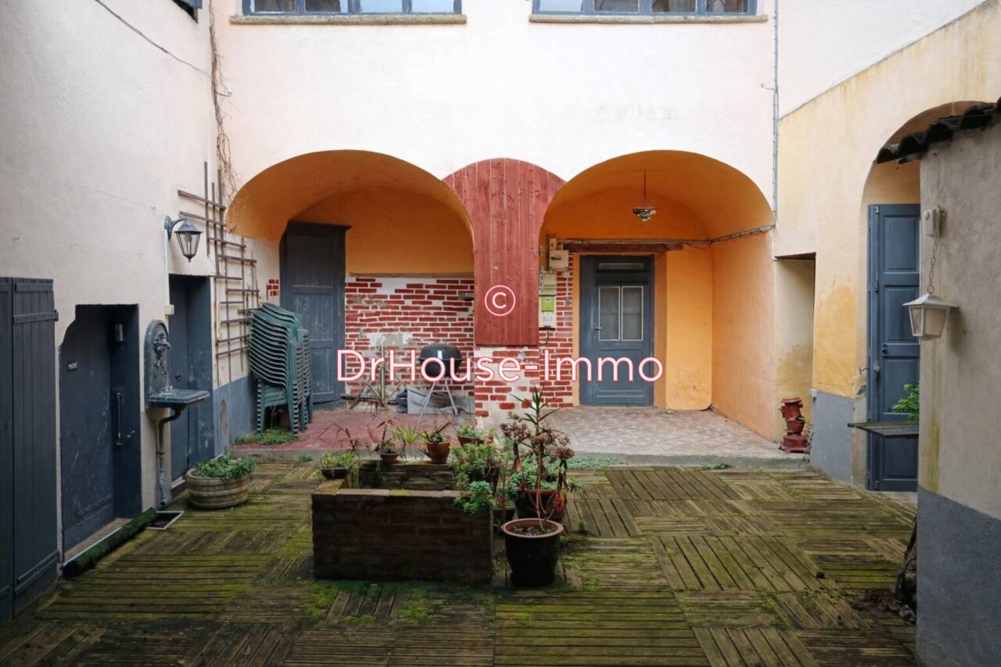 Maison 14 pièces de 560 m² - Auvillar (82340)