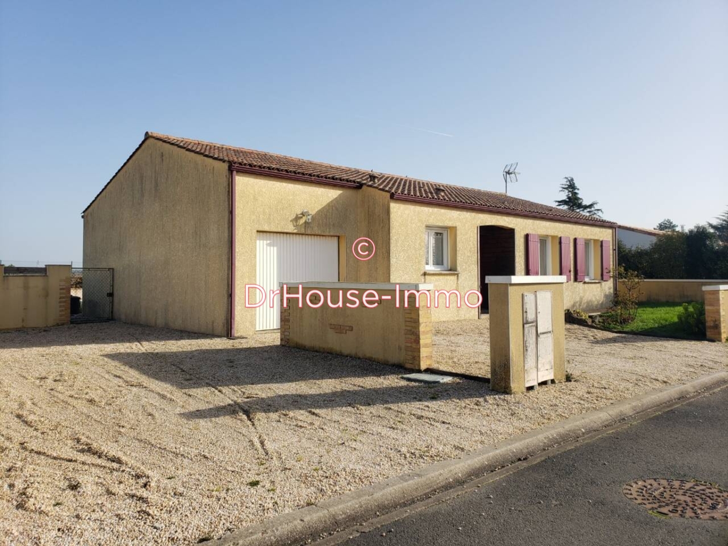 Maison 5 pièces de 85 m² - Saint-Jean-de-Beugné (85210)