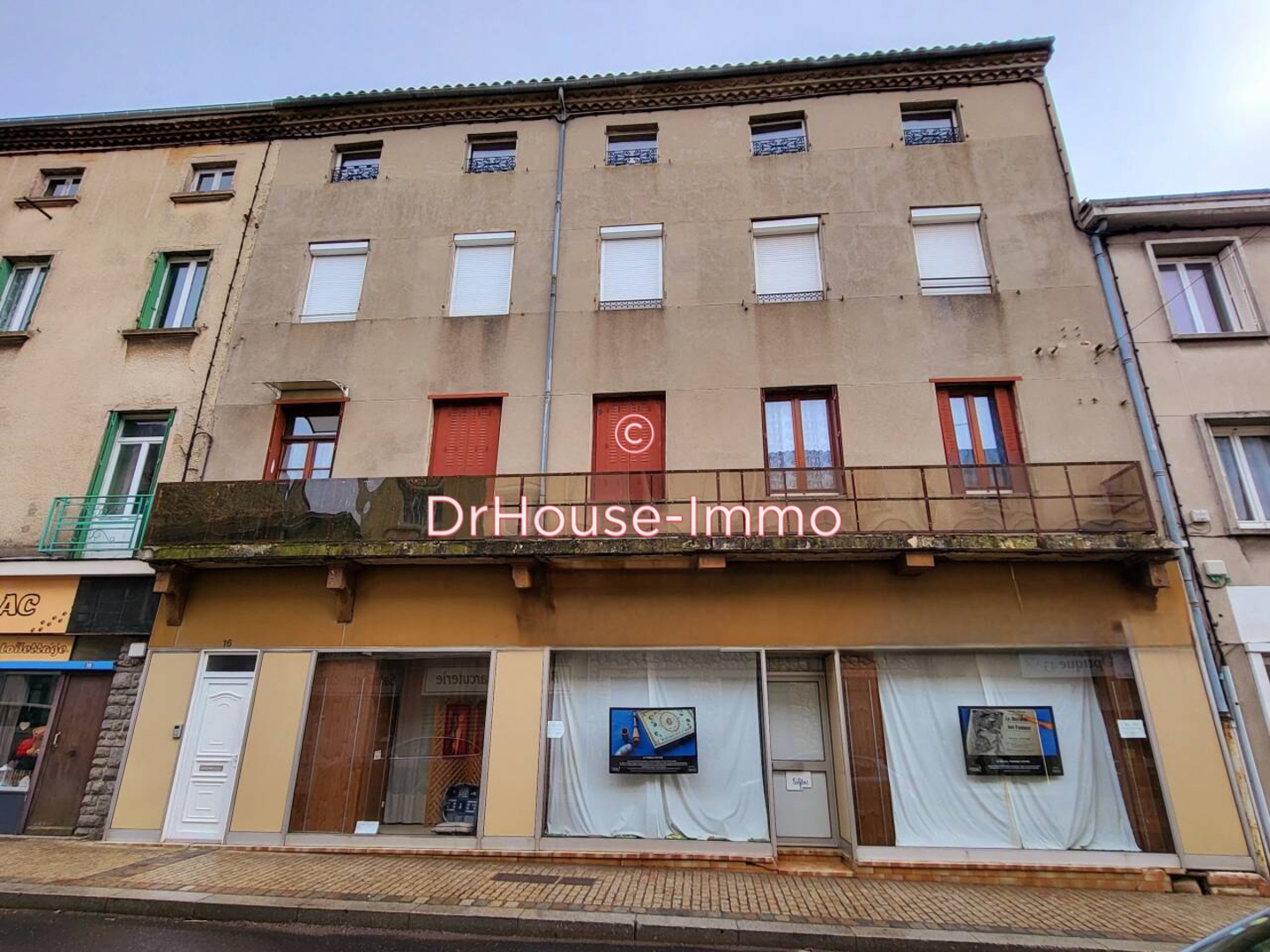 Immeuble 18 pièces de 277 m² - Craponne-sur-Arzon (43500)