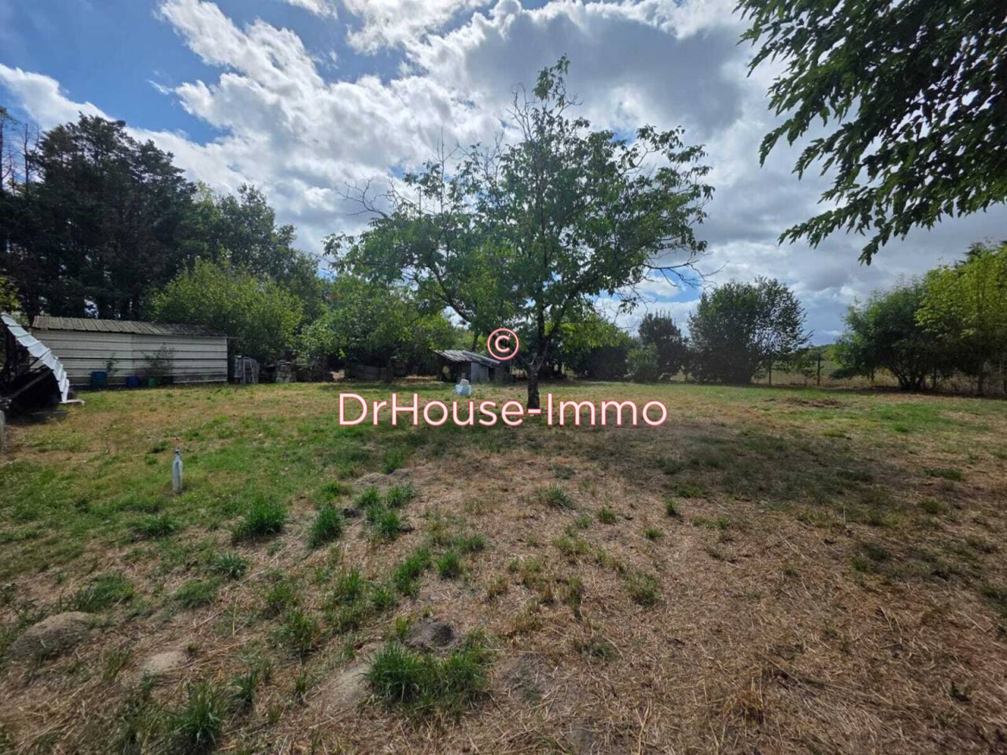 Terrain de 1 524 m² - Peujard (33240)