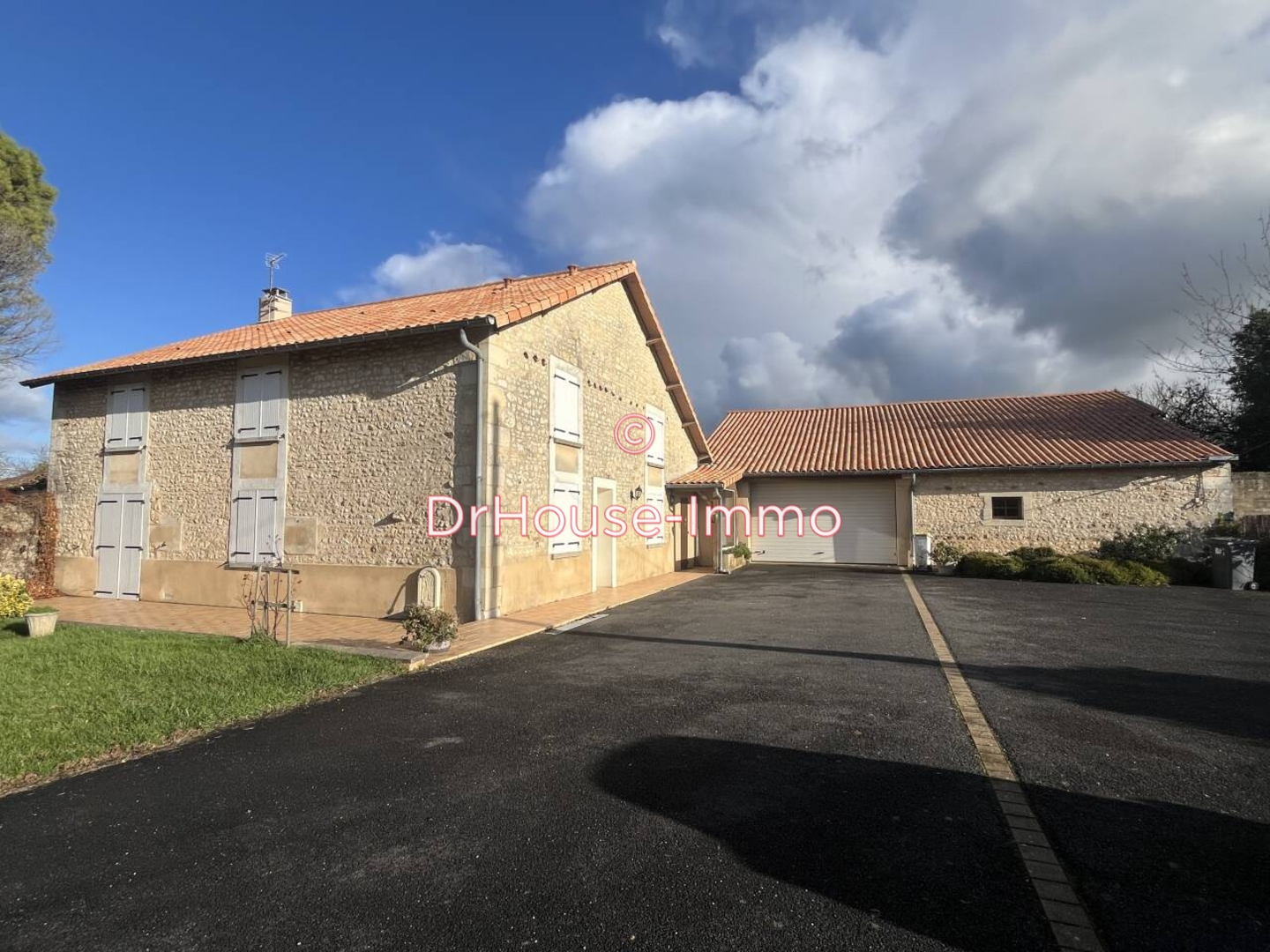 Maison 7 pièces de 224 m² - Montamisé (86360)